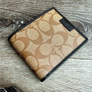 Coach Wallet. Never used.
